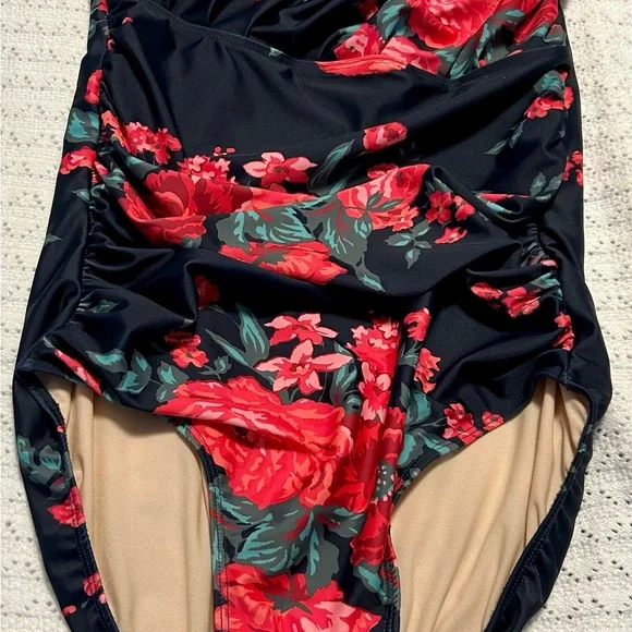 One Shoulder Bathing Suit - Picture 2 of 3